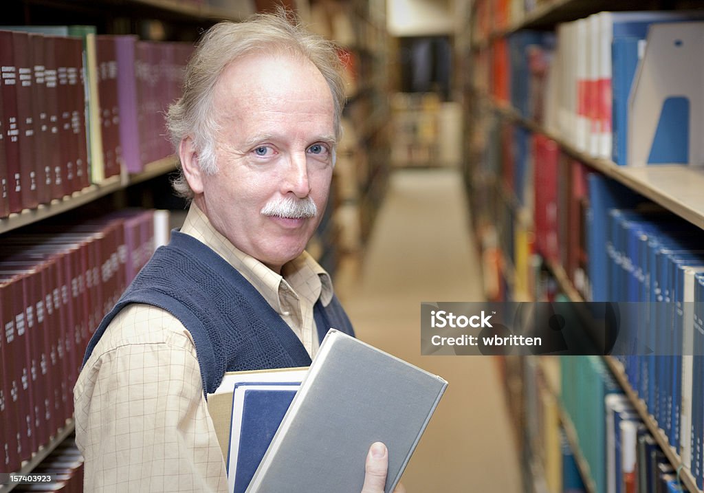 Professor na biblioteca - Royalty-free 40-44 anos Foto de stock