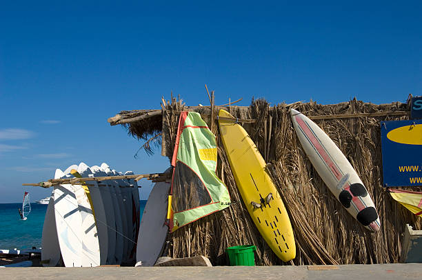 strand der sport - surfing men hawaii islands wave stock-fotos und bilder