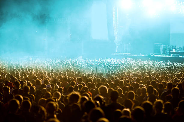 aclamar multitud - popular music concert stadium rock and roll crowd fotografías e imágenes de stock