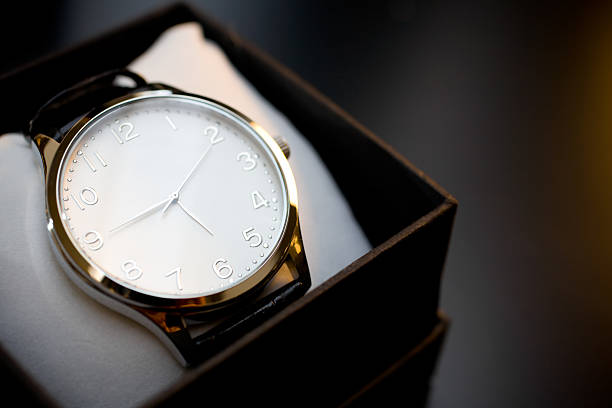 white uhr - gold watch stock-fotos und bilder