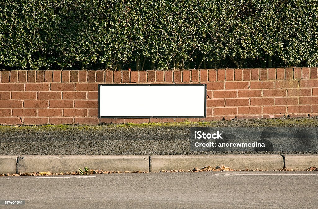 Placa de rua em branco-Clique para Imagens relacionadas - Foto de stock de Meio-fio royalty-free