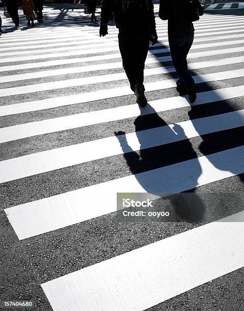 横断歩道 - カラー画像のストックフォトや画像を多数ご用意 - カラー画像, ゼブラクロッシング, 人物