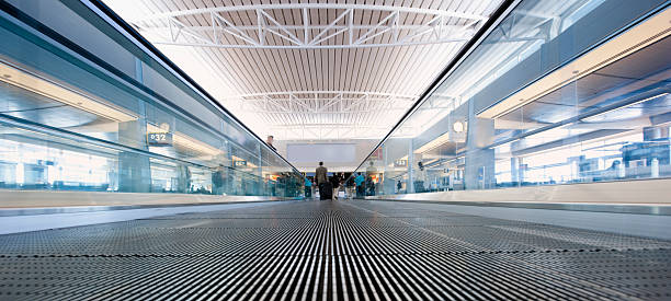 flughafen verbunden - personal perspective vanishing point diminishing perspective staircase stock-fotos und bilder