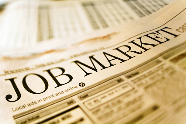 rynku pracy w gazecie - classified ad newspaper advertisement job zdjęcia i obrazy z banku zdjęć
