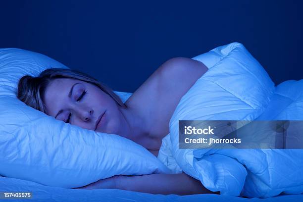 조용한 잠자다 잠자기에 대한 스톡 사진 및 기타 이미지 - 잠자기, 침대, 밤-하루 시간대