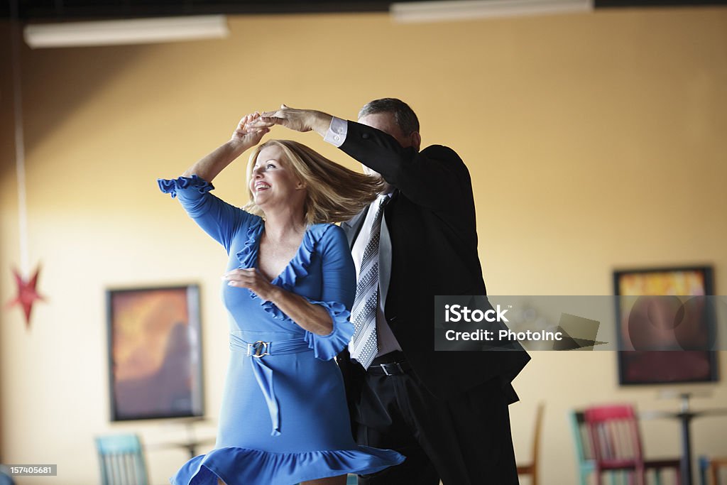Älteres Paar Tanz im Ballsaal - Lizenzfrei Standardtanz Stock-Foto