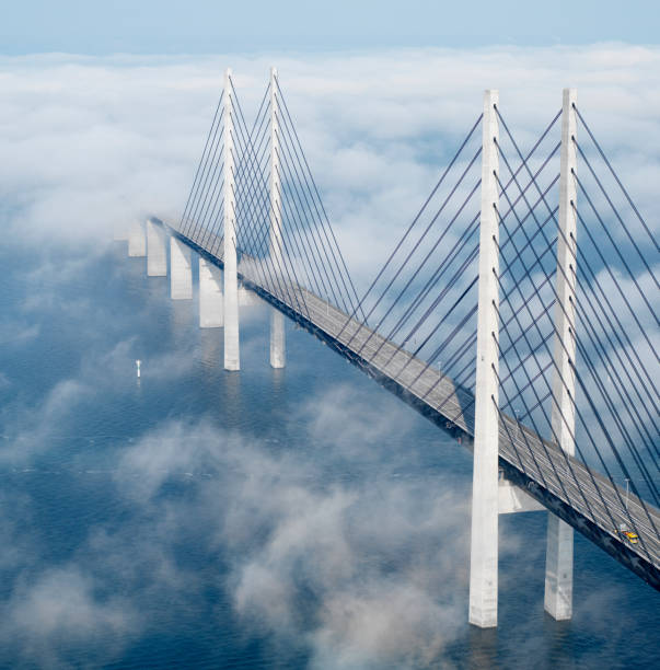 öresund-brücke - öresundregion stock-fotos und bilder