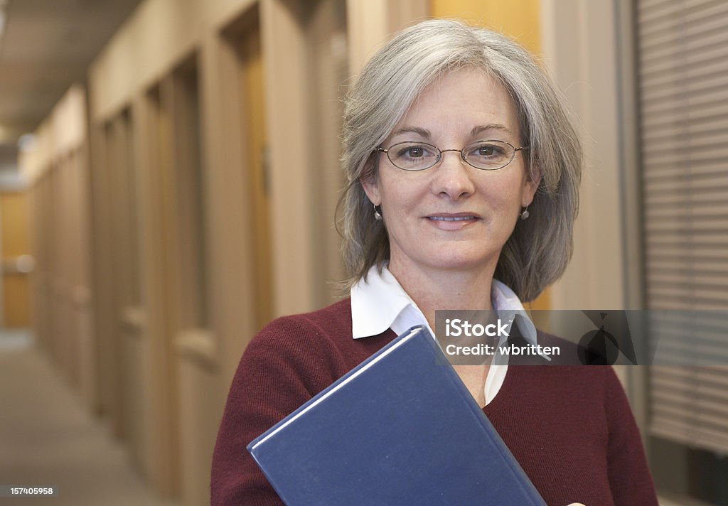 Frau in der Bibliothek Series - Lizenzfrei 40-44 Jahre Stock-Foto