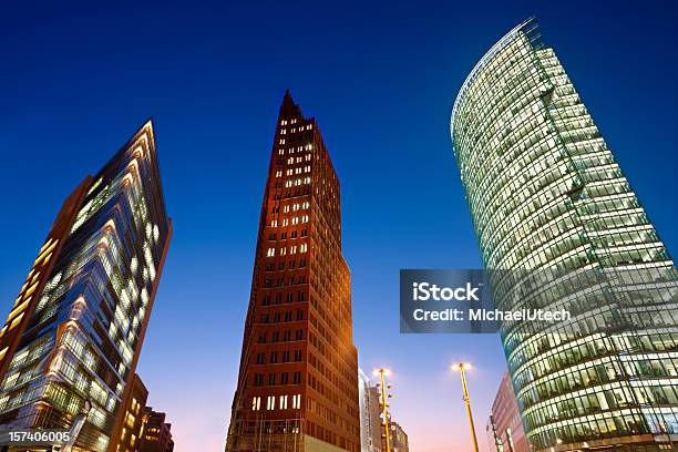 Potsdamer Platz Berlin Rascacielos Foto de stock y más banco de imágenes de Alemania - Alemania, Anochecer, Arquitectura