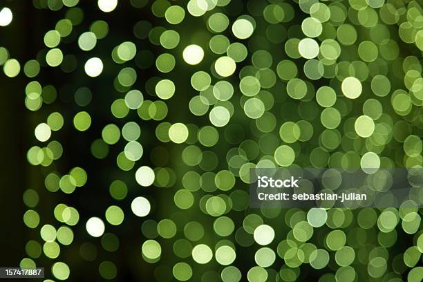 Grupo Grande De Luz Verde Bolinhas Xxxl Desfocada - Fotografias de stock e mais imagens de Lâmpada - Lâmpada, Padrão, Verde Jardim