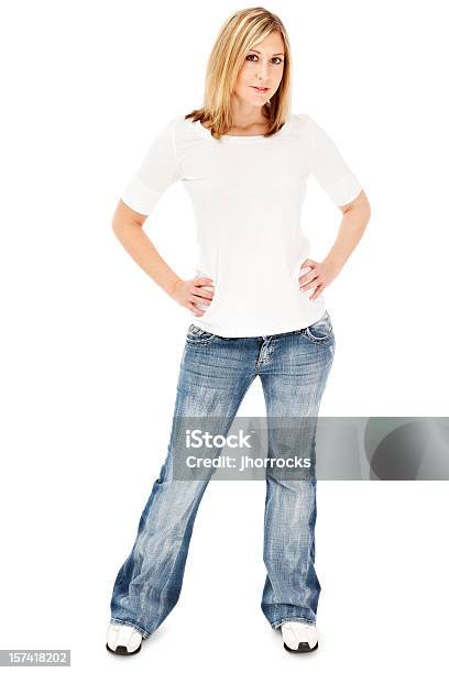 Photo libre de droit de Blonde Femme En Tshirt Blanc Et Un Jean banque d'images et plus d'images libres de droit de Femmes - Femmes, T-Shirt, Blanc
