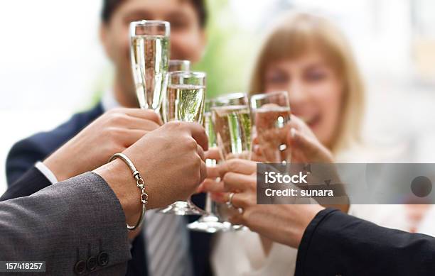 Cheers Stockfoto und mehr Bilder von Champagnerglas - Champagnerglas, Einen Toast ausbringen, Ereignis