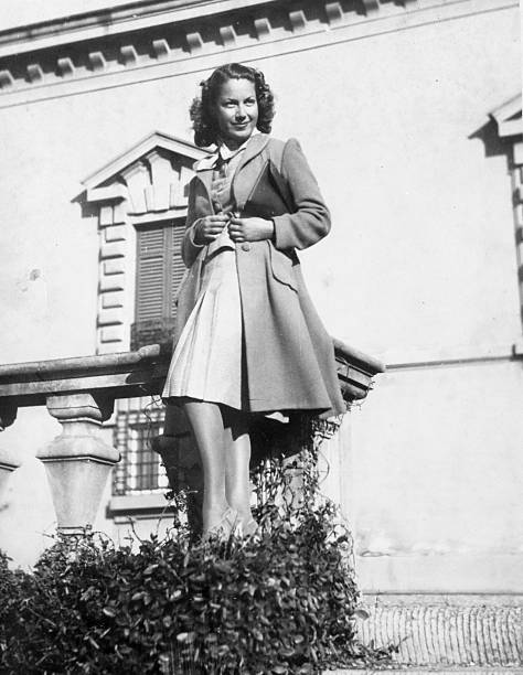 istock Young Woman in 1935,Black And White. 157418275