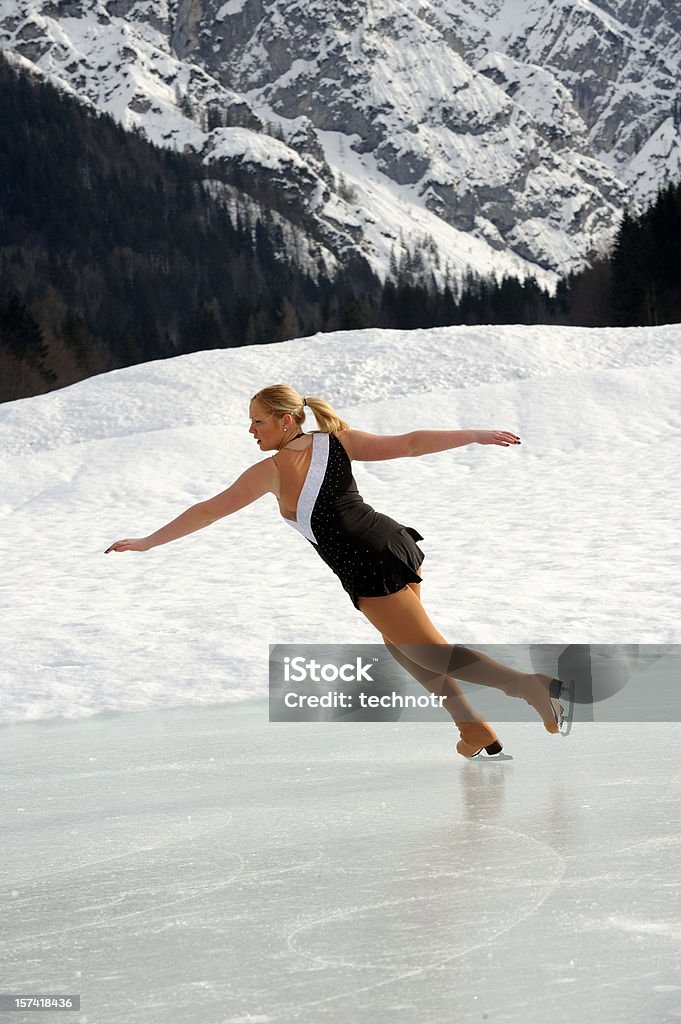 De patinaje sobre hielo natural - Foto de stock de Patinaje artístico libre de derechos