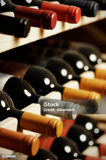 ワインボトル - ワインのストックフォトや画像を多数ご用意 - ワイン, 棚, ワインボトル