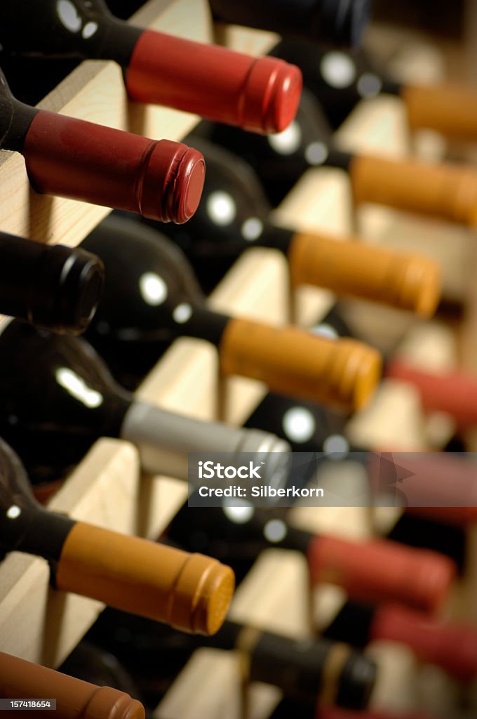 Garrafas de vinho - Foto de stock de Garrafa de Vinho - Garrafa royalty-free