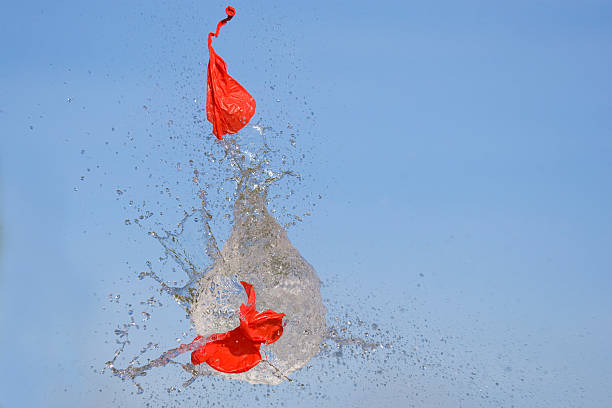 Série de rebentamento do balão de água - fotografia de stock