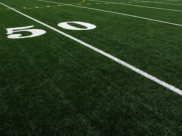 football field kunstrasen 50 yardline - soccer soccer field grass american football stock-fotos und bilder