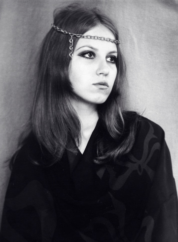 Mujer joven en 1968, blanco y negro. photo