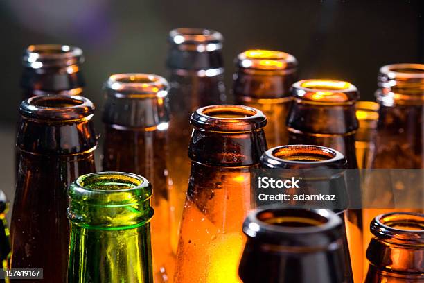 Foto de Garrafas De Cerveja e mais fotos de stock de Bebida alcoólica - Bebida alcoólica, Garrafa, Garrafa de Cerveja