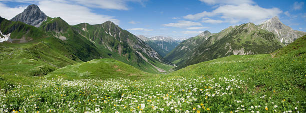 panorama de lechtal - mountain panoramic european alps landscape - fotografias e filmes do acervo
