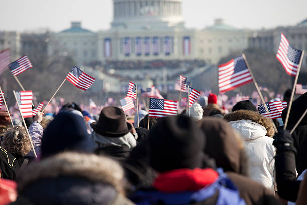 barack obama di inaugurazione presidenziale al capitol building, washington dc - inauguration into office washington dc barack obama capitol building foto e immagini stock