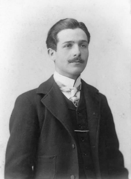 uomo d'affari in 1919.black e bianco - 20s businessman suit people foto e immagini stock