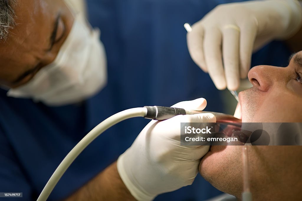 Dentista encuesta examen dental, primer plano - Foto de stock de Adulto libre de derechos