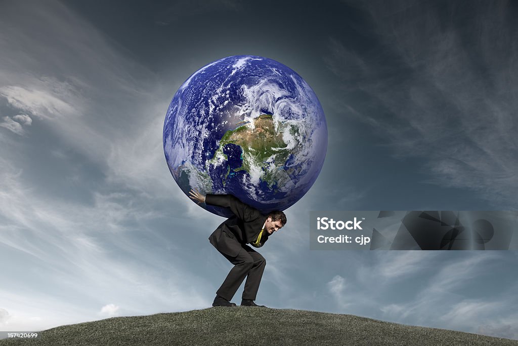 Empresário com o mundo em seus ombros - Foto de stock de Atlas - Figura mitológica royalty-free
