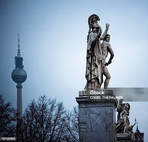 베를린 장면 기둥-건축적 특징에 대한 스톡 사진 및 기타 이미지 - 기둥-건축적 특징, 단순함, 대리석