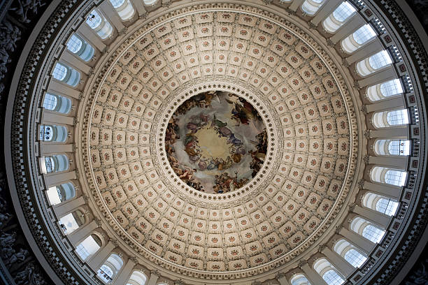 cúpula de convenciones en el interior del edificio del capitolio, washington, dc - cúpula fotografías e imágenes de stock