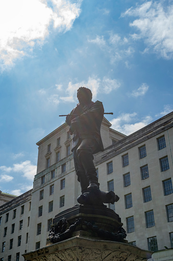 General Gordon's statue outside UK Ministry of Defence Main Building. A bronze statue of General Charles George Gordon by Hamo Thornycroft made in 1887–88, it stands on a stone plinth in the Victoria Embankment Gardens in London.