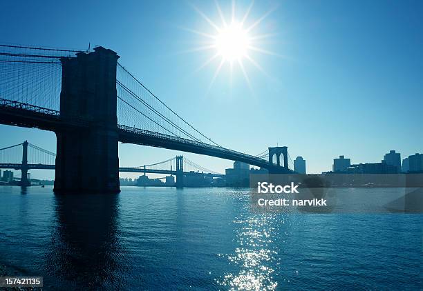 Foto de Brooklyn Bridge E Para O Rio Hudson e mais fotos de stock de Atlântico Central EUA - Atlântico Central EUA, Azul, Brooklyn - New York