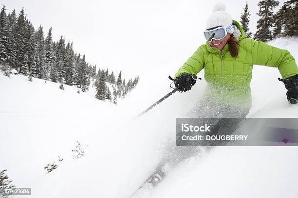 Photo libre de droit de Femme Ski En Mouvement banque d'images et plus d'images libres de droit de Ski - Ski, Élégance, Activité