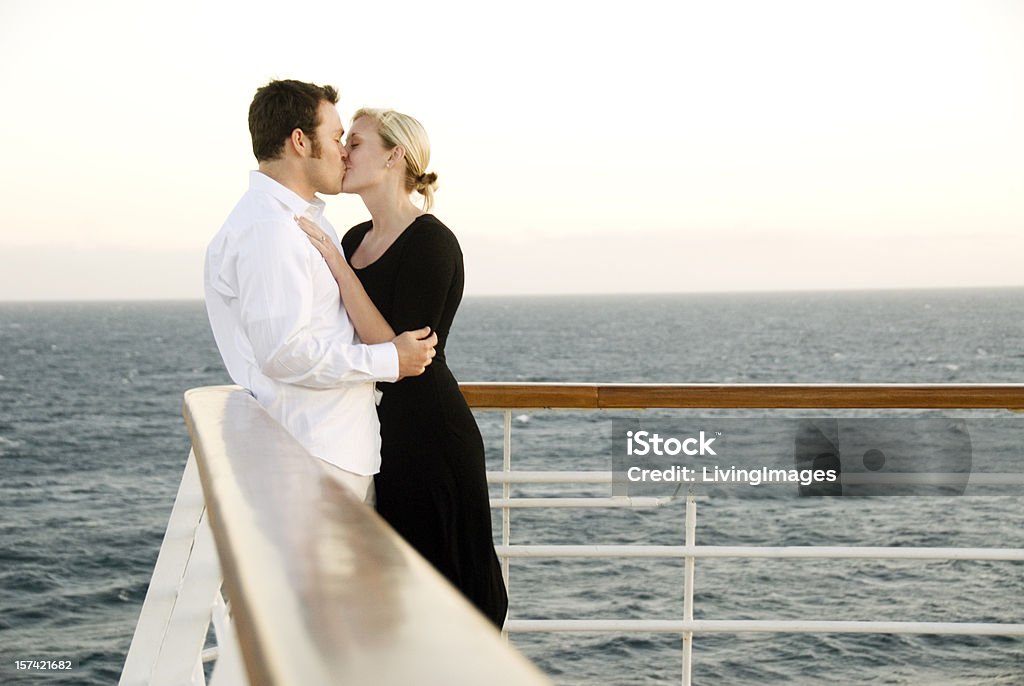 Küssen auf einem Kreuzfahrtschiff - Lizenzfrei Kreuzfahrt Stock-Foto