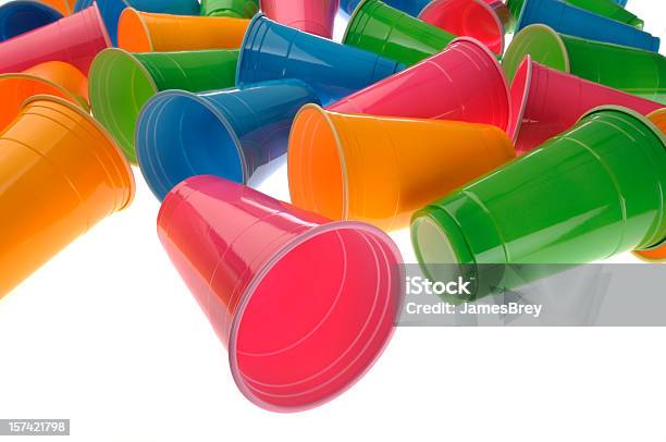 プラスチック製のカップで白いバックグラウンド - カットアウトのストックフォトや画像を多数ご用意 - カットアウト, カラフル, カラー画像