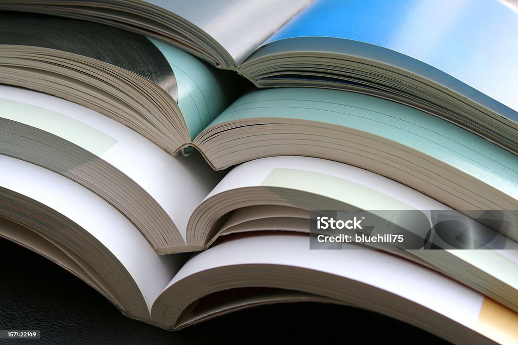 Bücher im Hintergrund - Lizenzfrei Zeitschrift Stock-Foto