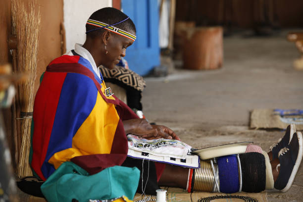 Zulusi kobieta beading – zdjęcie