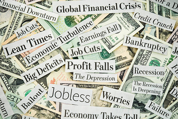 naciskając gospodarki news-vi - home finances recession newspaper finance zdjęcia i obrazy z banku zdjęć