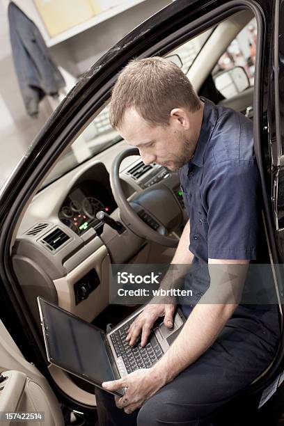 Meccanico Auto Serie - Fotografie stock e altre immagini di Adulto - Adulto, Attrezzi da lavoro, Autofficina