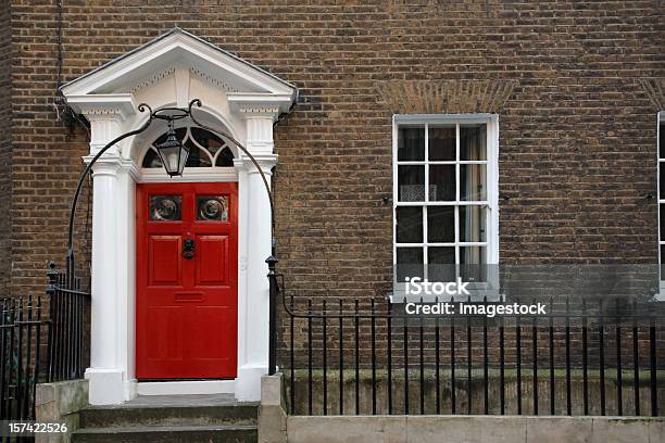 Photo libre de droit de House À Londres banque d'images et plus d'images libres de droit de Rouge - Rouge, Porte - Entrée, Porte d'entrée