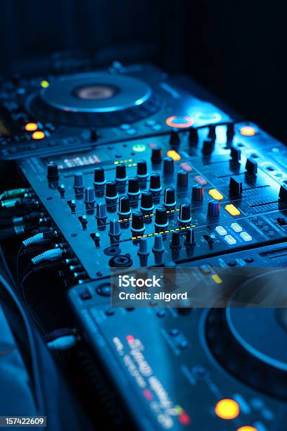 Dj テーブル - DJのストックフォトや画像を多数ご用意 - DJ, 専門性, 専門的な職業