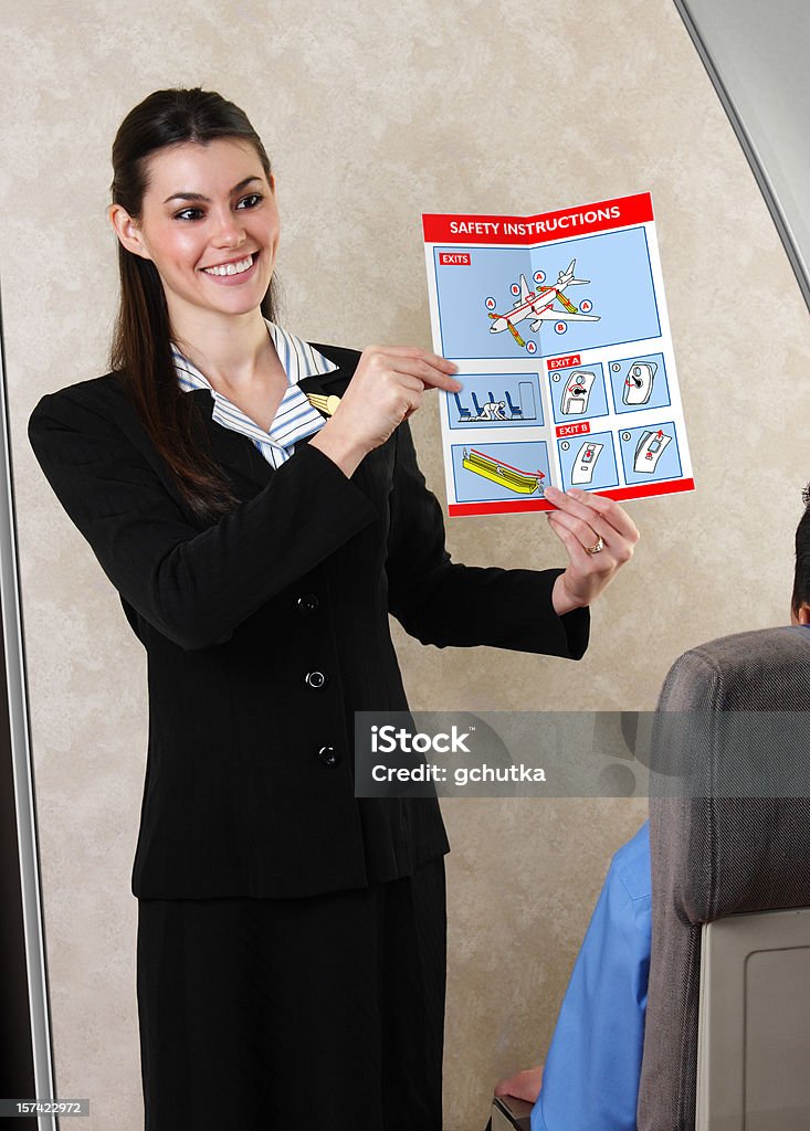 Flight работник показаны процедуры безопасности - Стоковые фото 20-29 лет роялти-фри