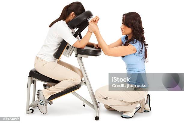 Cadeira De Massagem - Fotografias de stock e mais imagens de 20-29 Anos - 20-29 Anos, Adulto, Ajoelhar