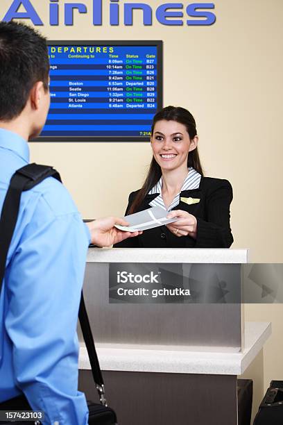 De Checkin - Fotografias de stock e mais imagens de Cliente - Cliente, Avião Comercial, Balcão de Pagamento