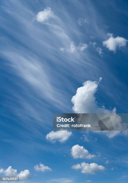 Nubes Tamaño De Imagen Xxxl Foto de stock y más banco de imágenes de Aire libre - Aire libre, Azul, Blanco - Color
