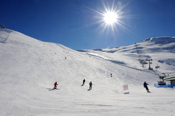 sonniger tag in dolomiten - dolomites ski lift winter ski track stock-fotos und bilder