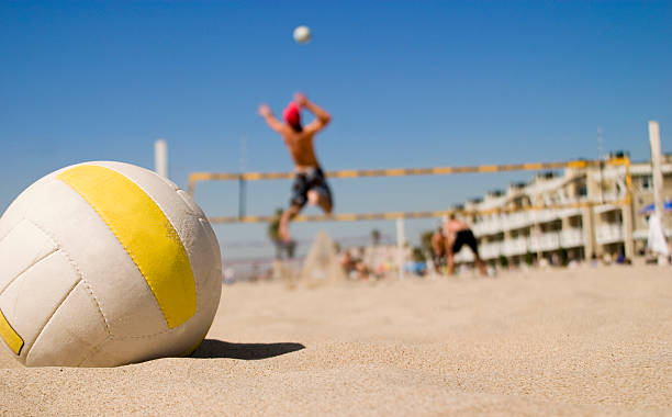 volleyball-spike - strand volleyball stock-fotos und bilder