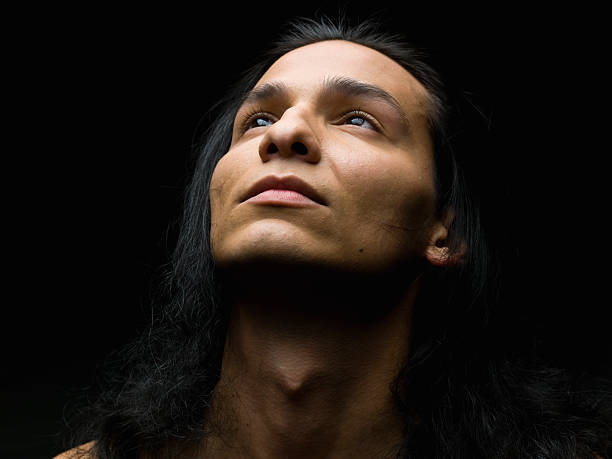 hispânico ou índio americano modelo masculino - men male masculinity indian culture imagens e fotografias de stock