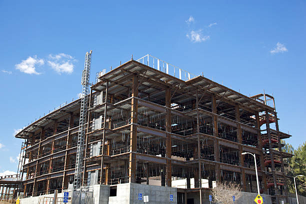 новая здание больницы - construction steel construction frame built structure стоковые фото и изображения